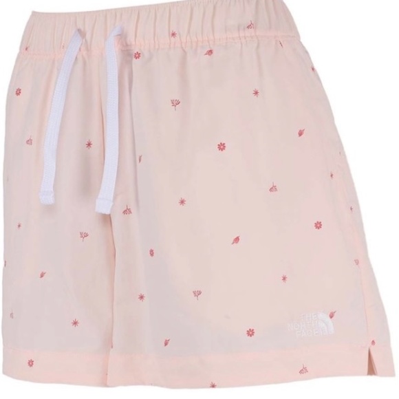 The North Face women’s Shorts - Picture 2 of 4